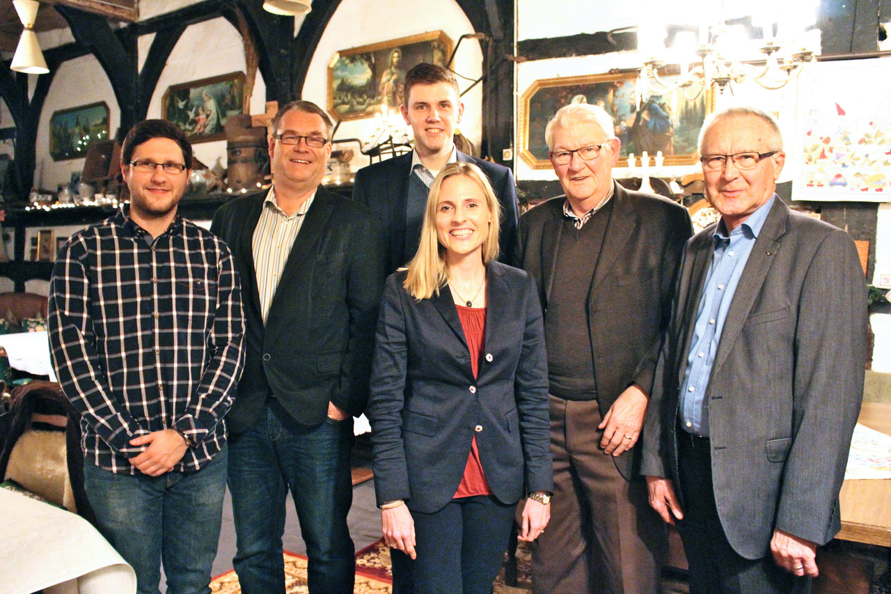 v.l.n.r. Dirk Bursian, Matthias Hegel, Stadtverbandsvorsitzender Patrick Büker, Marie-Christine Ostermann, Ehrenvorsitzender Manfred Hegel, Ernst Sebbel