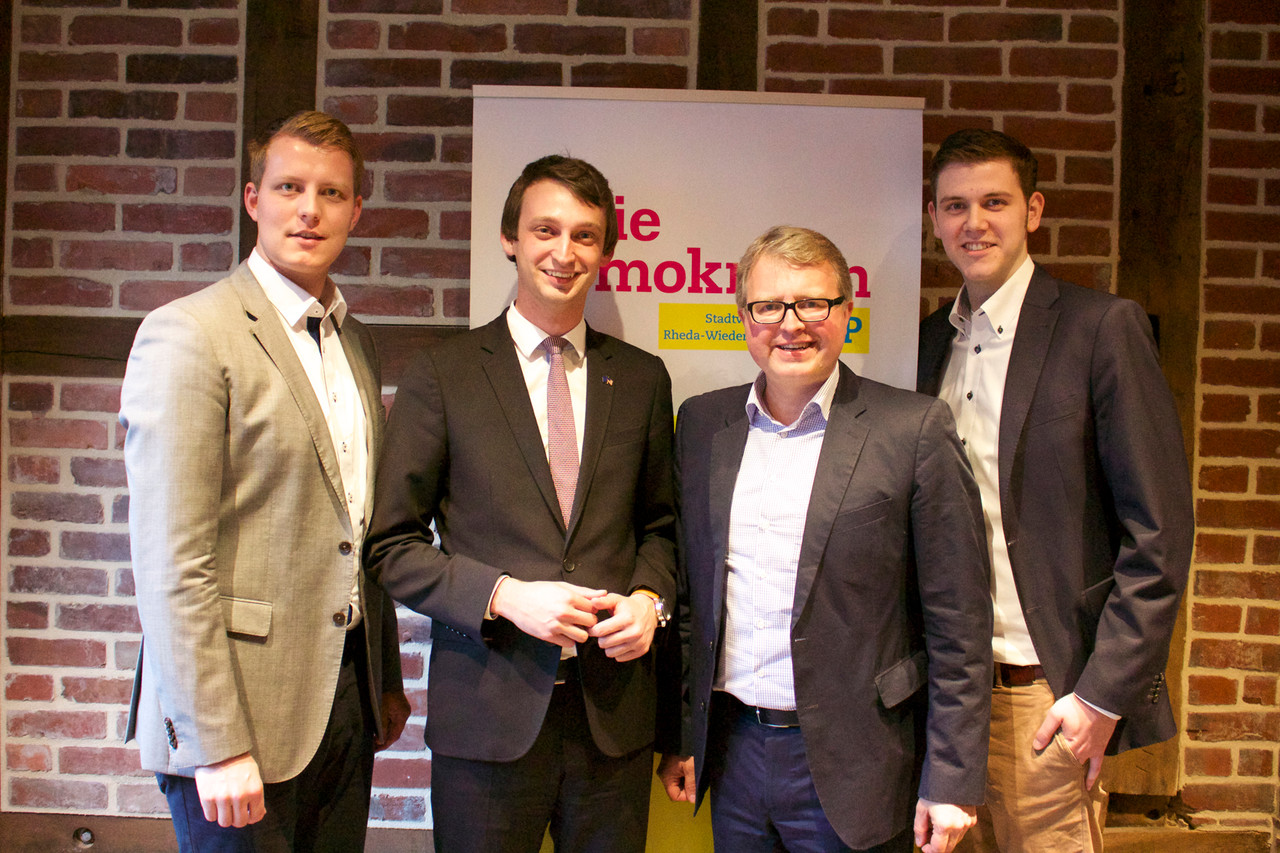 Diskutierten über das Freihandelsabkommen TTIP: (v.l.) Henning Höne MdL, Jacob Schrot, Bezirksvorsitzender Frank Schäffler, Stadtverbandsvorsitzender Patrick Büker