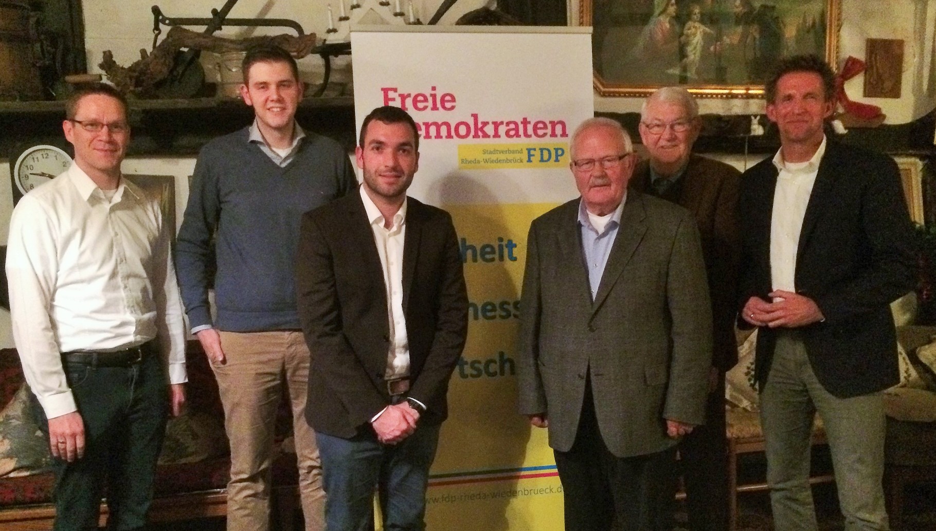 (v.l.) stellv. Kreisvorsitzender Thorsten Baumgart, Stadtverbandsvorsitzender Patrick Büker, JuLi-Bundesvorsitzender Konstantin Kuhle, Johannes Klink, Ehrenvorsitzender Manfred Hegel und Landtagsabgeordneter Dr. Björn Kerbein
