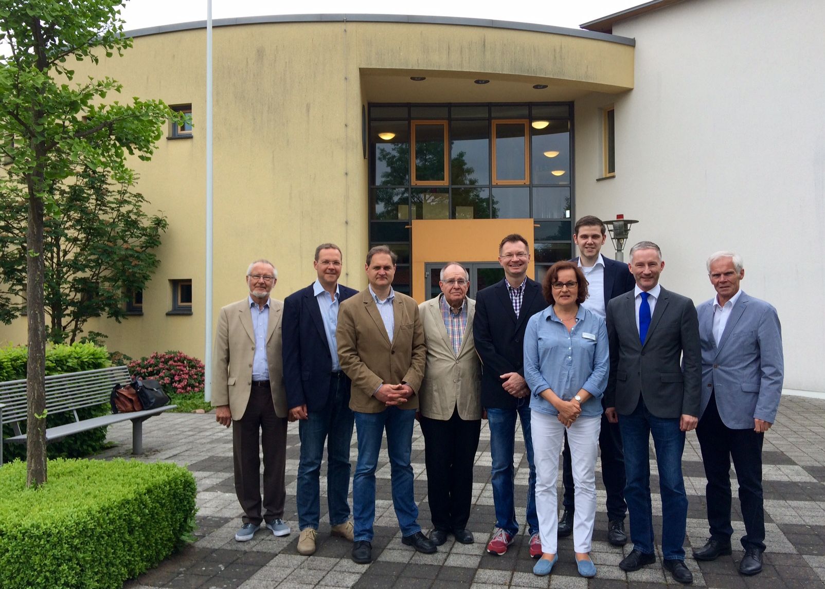 FDP-Ratsmitglieder Ernst Sebbel (linkis) und Patrick Büker (dritter von rechts) mit Dr. Astrid Schmidt und Stephen Paul (zweiter von rechts), Fraktionsvorsitzender der FDP/FW in der Landschaftsversammlung