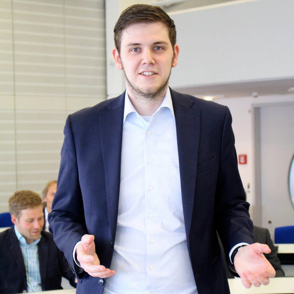 FDP-Fraktionsvorsitzender Patrick Büker übt Kritik am Bürgermeister