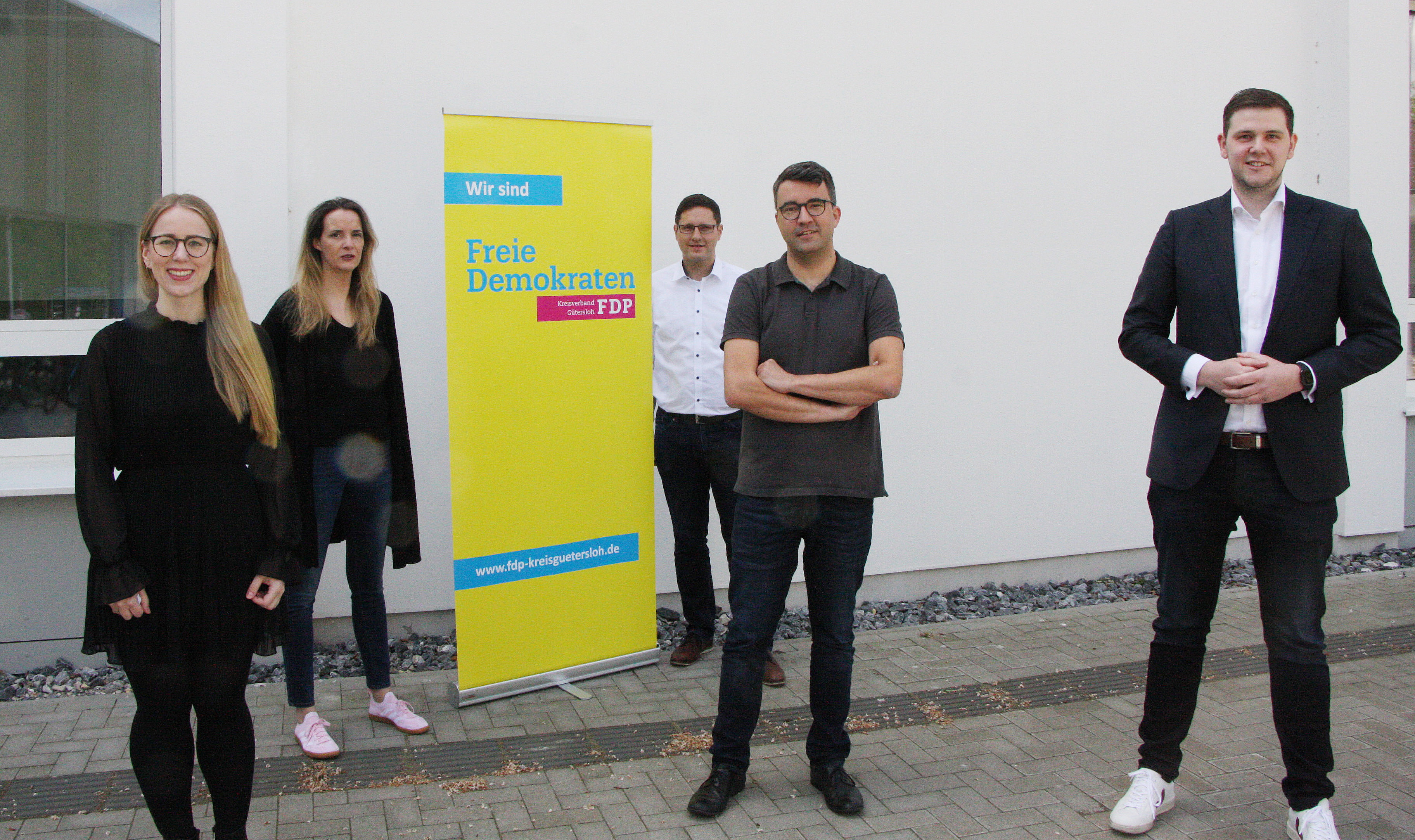 Spitzenkandidat Patrick Büker (rechts) mit Berit Seidel (v.l.n.r., Listenplatz 3), Manuela Schwartz (Listenplatz 6), Dirk Bursian (Listenplatz 5) und Simon Gerhard (Listenplatz 2). Es fehlt Michael zur Heiden (Listenplatz 4).
