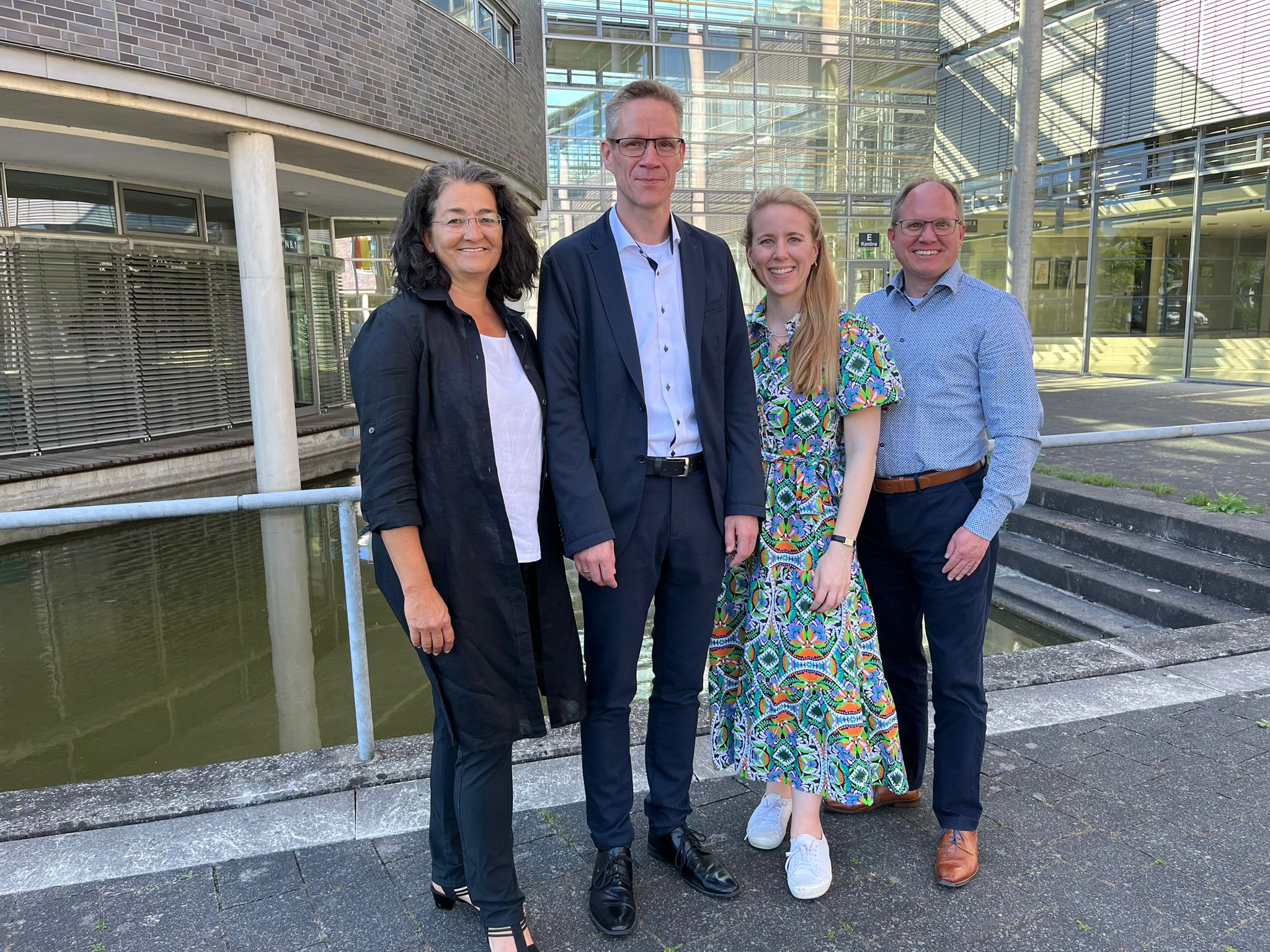 Unsere Spitzenkandidaten für die Kreistagswahl: Thorsten Baumgart (Listenplatz 1), Silke Wehmeier (links, Listenplatz 2), Berit Seidel (rechts, Listenplatz 3) und Arne Bartkowiak (rechts, Listenplatz 4))